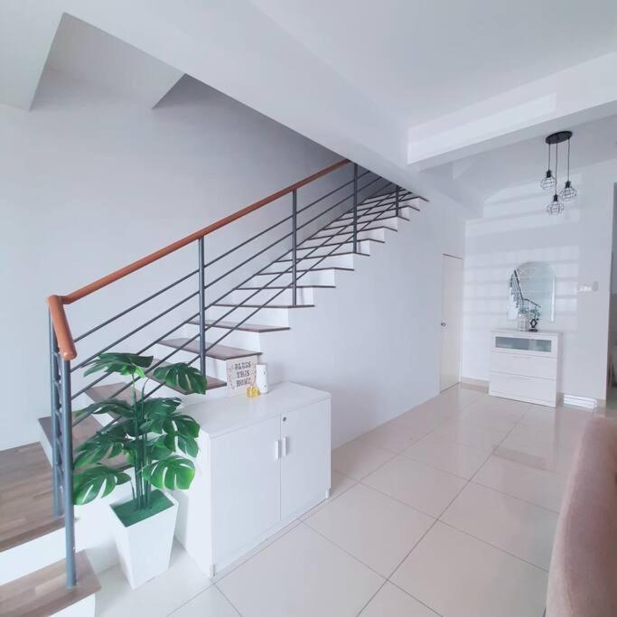 Prima Guest House - Puncak Alam Homestay Mus-Lim Friendly Bandar Puncak Alam Bagian luar foto